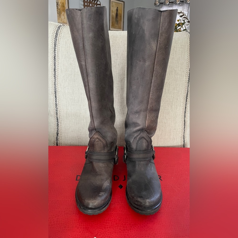 Steve Madden Women’s Judgement Brown/Black Fleur-de-lis Riding Boots Size 5.5